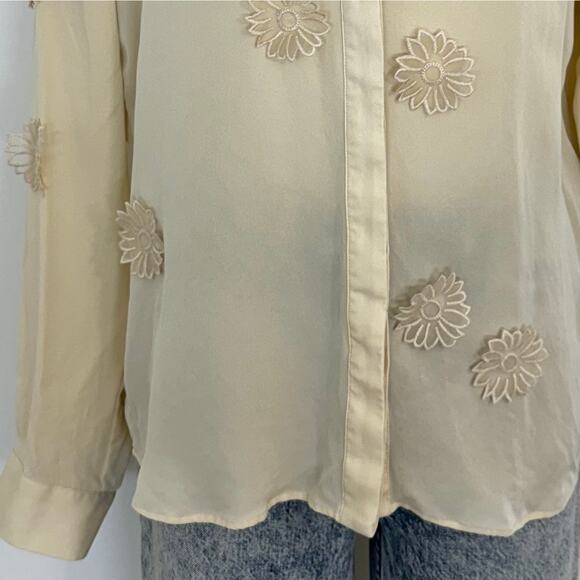 Elie Tahari Silk Button-Down Shirt Jaslynn 3D Floral Applique Blouse Top Cream M - Picture 4 of 10